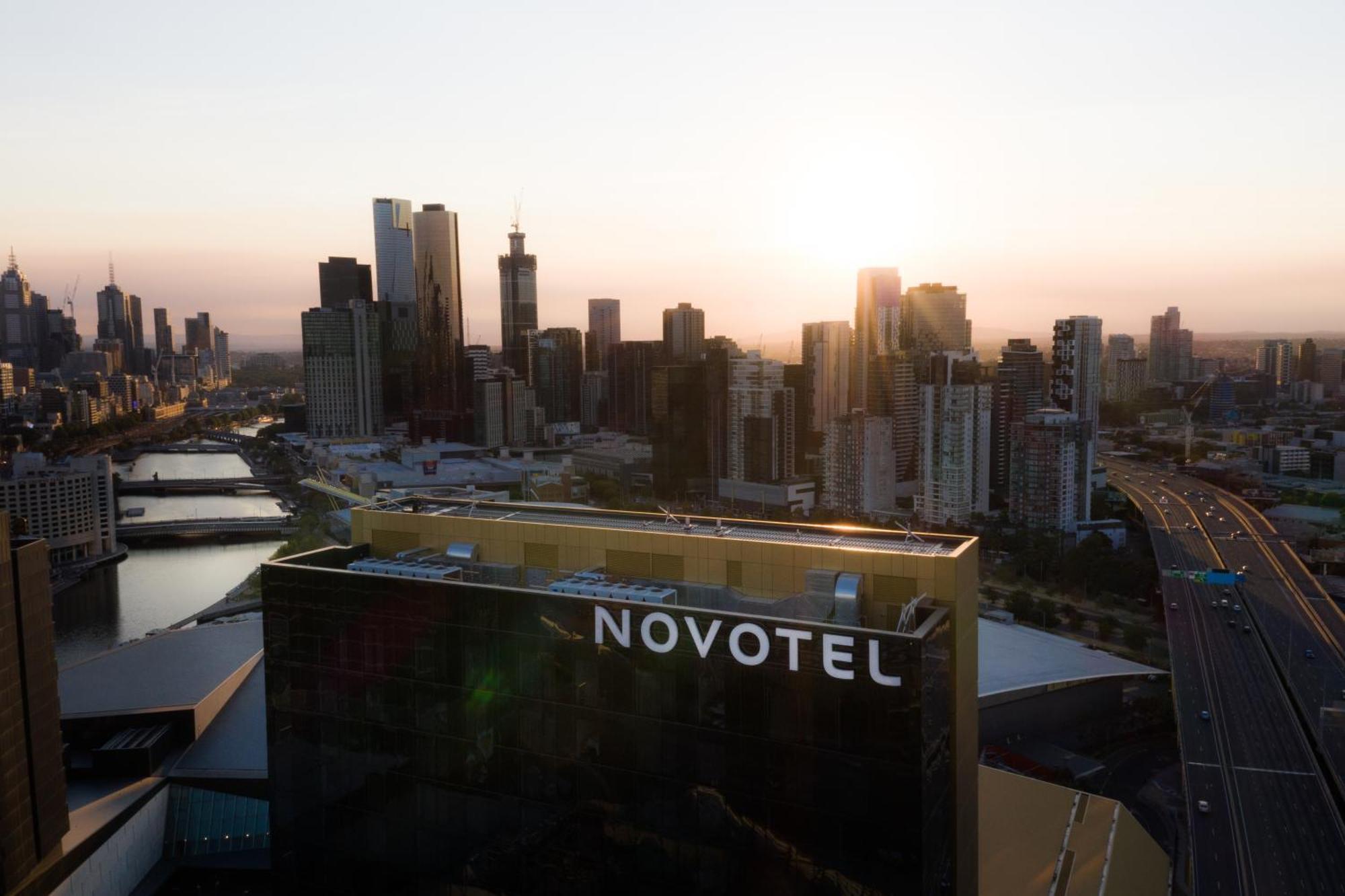 Novotel Melbourne South Wharf Exteriör bild